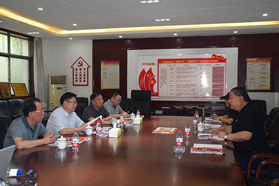 臨汾市市場監(jiān)督管理局局長、非公企業(yè)黨委書記張東紅<br>在科海集團調(diào)研非公黨建工作